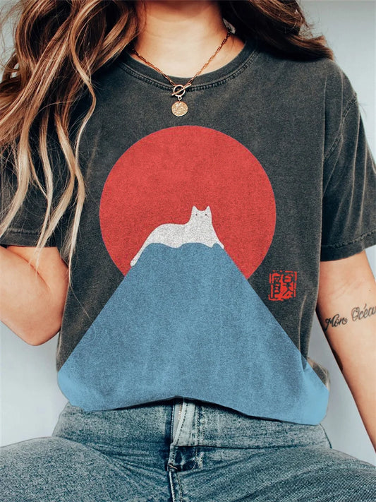 Evelyn® | White Cat Snow on Mount Fuji Vintage T Shirt